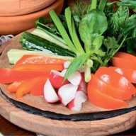 Свежие овощи и зелень от деда Акбара. Фото