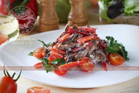 Мясной салат с помидорами Черри - Фото