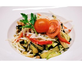 Спагетти с овощами и соусом песто - Фото