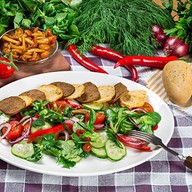 Тосканский салат из свежих овощей Фото
