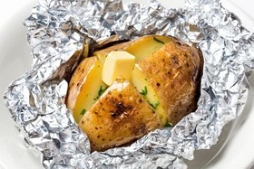 Картофель запечённый в фольге - Фото