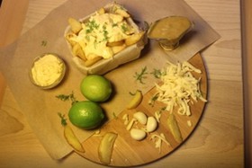 Картошка с сырно-чесночным соусом - Фото