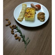 Комплексный завтрак с омлетом Фото