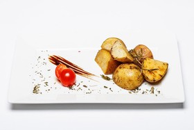 Картофель запеченный с розмарином - Фото