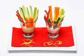 Овощные палочки с легким соусом - Фото