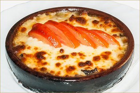 Сыр «Сулугуни» с помидорами на ке - Фото