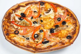 Пицца овощная - Фото