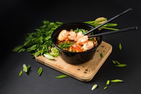 Жареный рис с креветкой - Фото