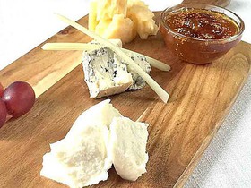 Трио сыров с вареньем из инжира - Фото