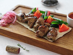 Шашлык из свинины с овощным гарниром - Фото