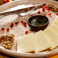 Сыр сулугуни с медом Фото