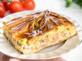Пирог с ветчиной и сырами - Фото