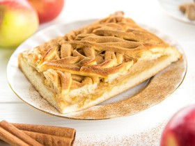 Пирог с яблоками и корицей - Фото