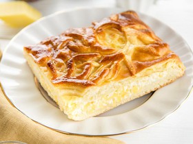 Пирог с сыром и творогом - Фото