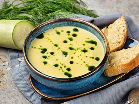 Крем-суп из цукини с крутонами - Фото