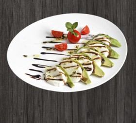 Моцарелла ди буфала с авокадо - Фото