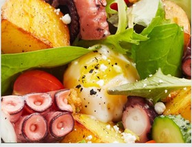 Салат с теплым картофелем, осьминогом - Фото