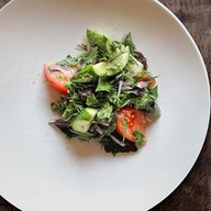 Овощной салат с травами Фото