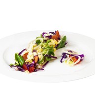 Летний салат с яйцом-добавляйте топпинги Фото