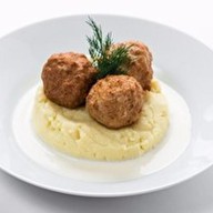 Куриные тефтели в сливочном соусе с пюре Фото