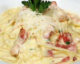 Карбонара-спагетти с беконом и сы - Фото