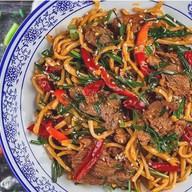 Лагман жареный с говядиной Фото