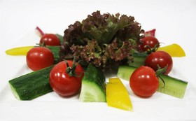Ассорти из свежих овощей - Фото