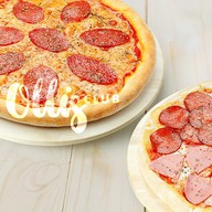 Две горячие пиццы Фото