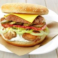 Даблбургер с копченой куриной грудкой Фото