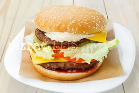 Даблбургер с котлетами из говядины - Фото