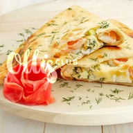 Пирог-кальцоне с сыром и креветками Фото