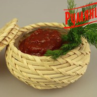 Красный пикантный соус Фото