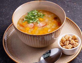 Гороховый суп по-голландски с гренками - Фото