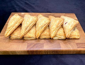 10 фуршетных пирожков (слоеное тесто) - Фото