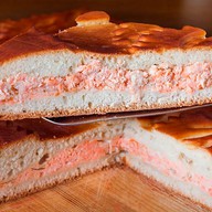 Пирог с красной рыбой Фото