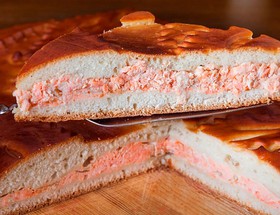 Пирог с красной рыбой - Фото