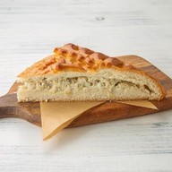 Пирог с белой рыбой и картофелем Фото