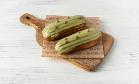 Набор эклеров фисташковых - Фото