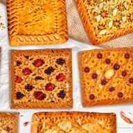 Большой набор пирогов Фото