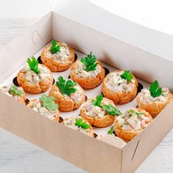 Праздничные бокс: профитроли оливье Фото