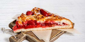 Пирог с клубникой - Фото