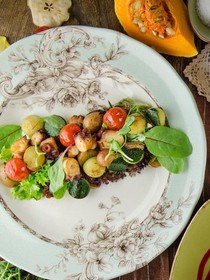 Теплый салат с осьминогом - Фото
