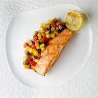 Стейк из лосося с овощным рататуем Фото
