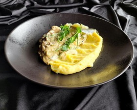 Бефстроганов с картофельным пюре - Фото