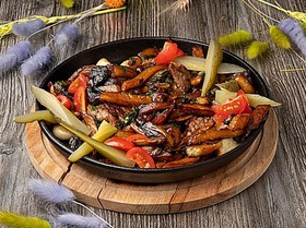 Мясо бычка с картофелем и грибами - Фото