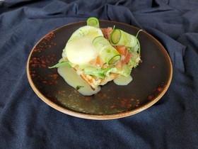 Вафли с форелью и яйцом бенедикт - Фото