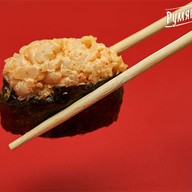 Острые суши с креветкой Фото