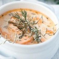Сливочный суп с лососем и окунем Фото