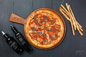 Пицца с говядиной и овощами - Фото