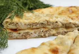 Осетинский пирог с говядиной и сыром - Фото